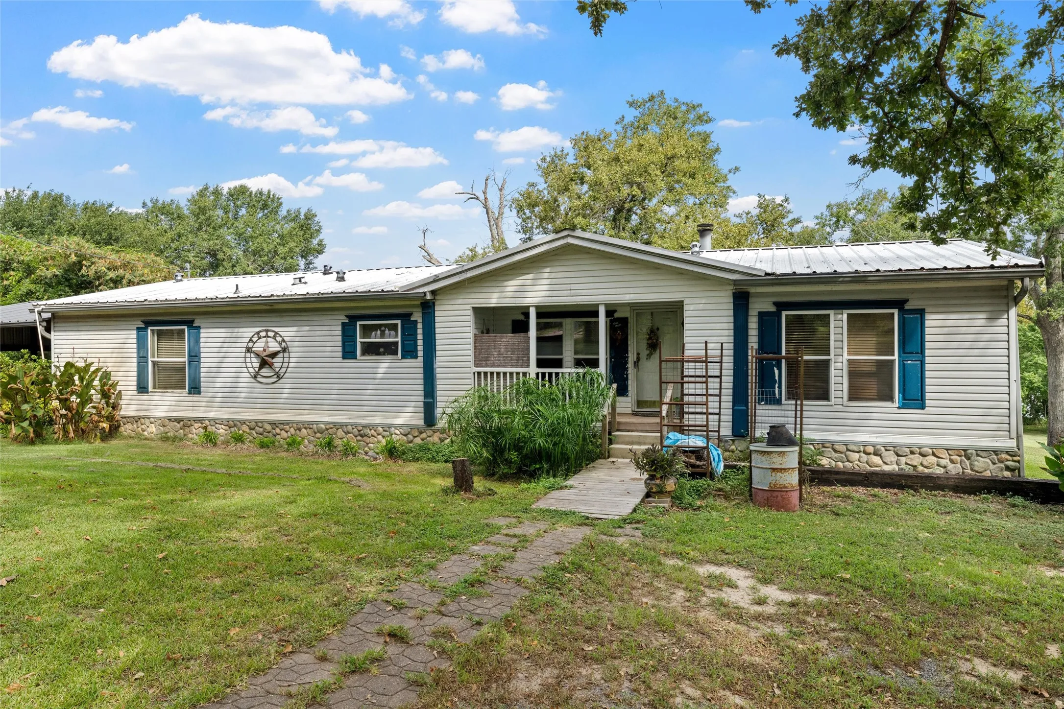 Mobile Home For Sale in Limestone County , 280 Lcr 737, Thornton, Texas 76687, 2 Bedroom, 2 Bathroom, Garage spaces, 2,417 Sqft, built in 1999, mls#21392263, Real Estate Agent in Thornton, Homes For Sale in Limestone county, Homes For Sale in Thornton, Realtor in Thornton Texas, Real Estate Brokerage Independent Realty Texas, Luminita Cordes Realtor