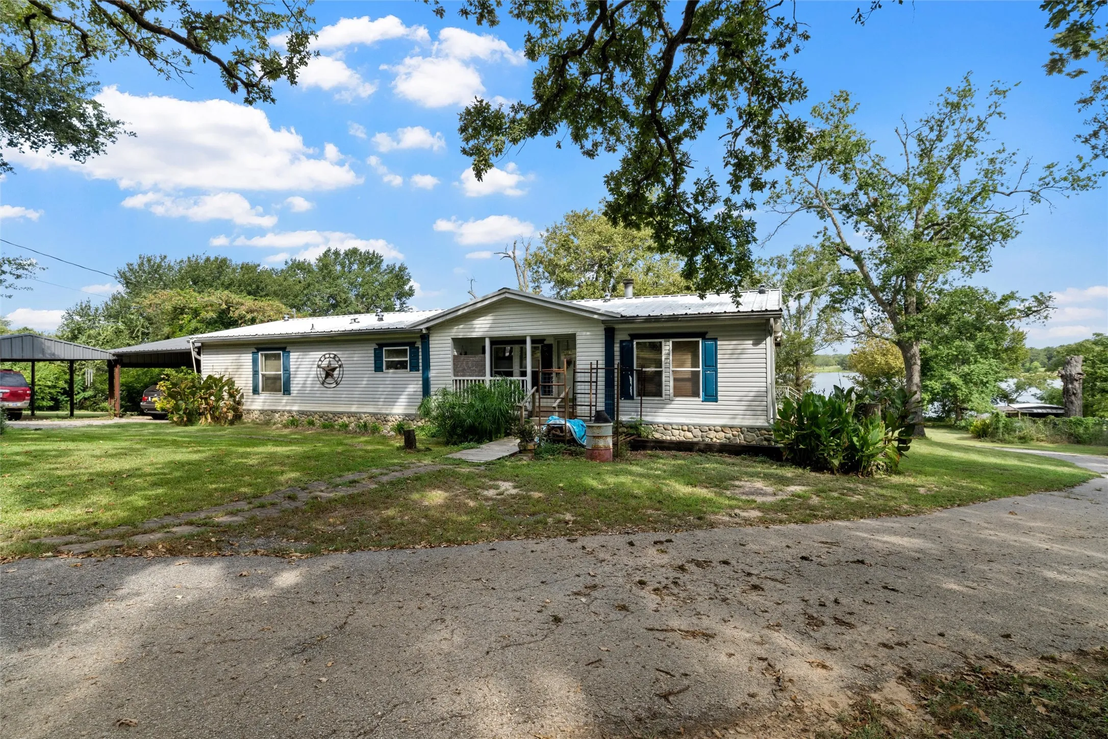 Mobile Home For Sale in Limestone County , 280 Lcr 737, Thornton, Texas 76687, 2 Bedroom, 2 Bathroom, Garage spaces, 2,417 Sqft, built in 1999, mls#21392263, Real Estate Agent in Thornton, Homes For Sale in Limestone county, Homes For Sale in Thornton, Realtor in Thornton Texas, Real Estate Brokerage Independent Realty Texas, Luminita Cordes Realtor