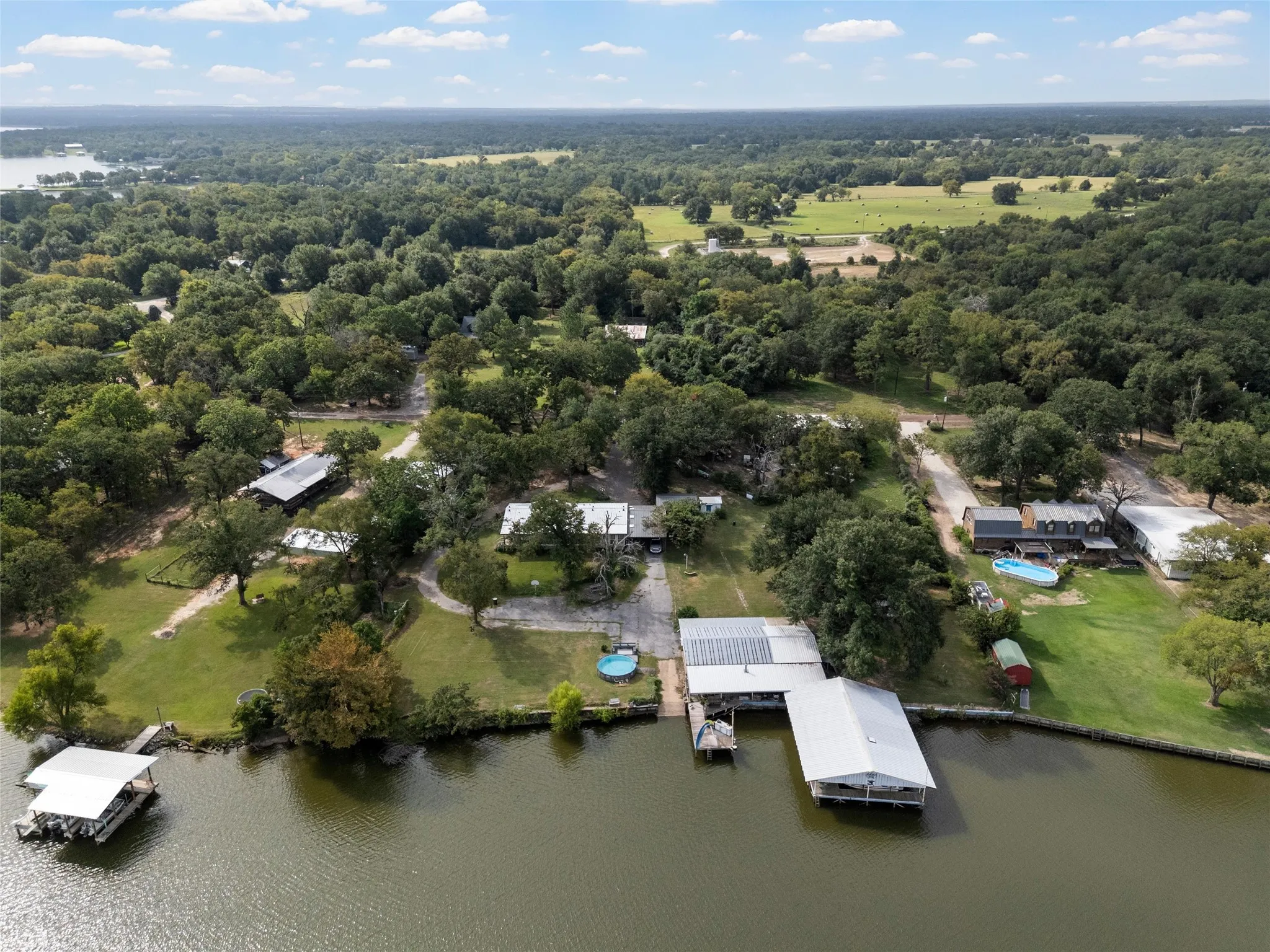 Mobile Home For Sale in Limestone County , 280 Lcr 737, Thornton, Texas 76687, 2 Bedroom, 2 Bathroom, Garage spaces, 2,417 Sqft, built in 1999, mls#21392263, Real Estate Agent in Thornton, Homes For Sale in Limestone county, Homes For Sale in Thornton, Realtor in Thornton Texas, Real Estate Brokerage Independent Realty Texas, Luminita Cordes Realtor