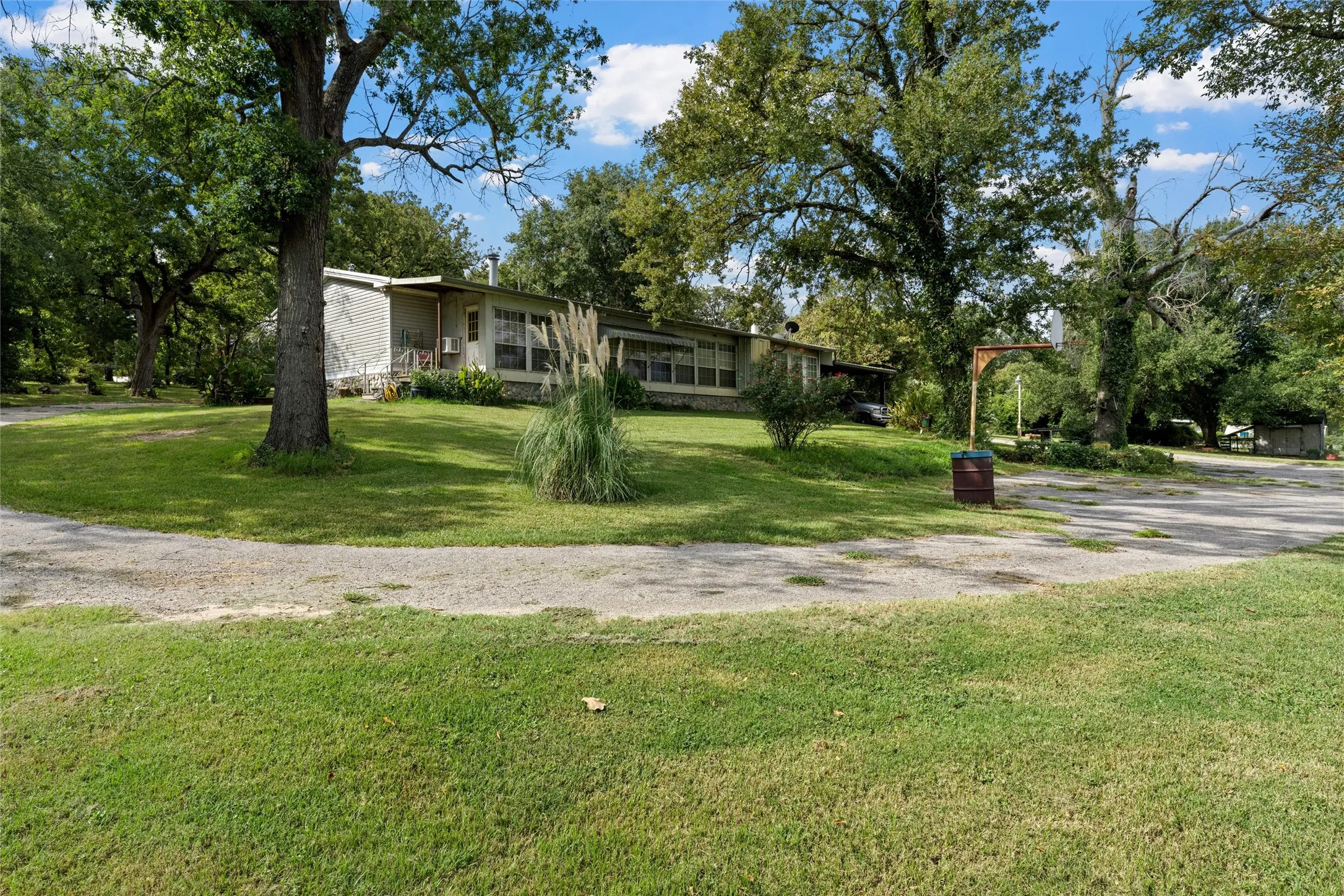 Mobile Home For Sale in Limestone County , 280 Lcr 737, Thornton, Texas 76687, 2 Bedroom, 2 Bathroom, Garage spaces, 2,417 Sqft, built in 1999, mls#21392263, Real Estate Agent in Thornton, Homes For Sale in Limestone county, Homes For Sale in Thornton, Realtor in Thornton Texas, Real Estate Brokerage Independent Realty Texas, Luminita Cordes Realtor