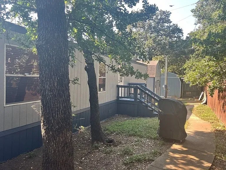 Manufactured Home For Sale in Denton County , 5200 Lake Shore Lane, Denton, Texas 76208, 3 Bedroom, 2 Bathroom, Garage spaces, 1,216 Sqft, built in 2005, mls#21392307, Real Estate Agent in Denton, Homes For Sale in Denton county, Homes For Sale in Denton, Realtor in Denton Texas, Real Estate Brokerage Independent Realty Texas, Luminita Cordes Realtor