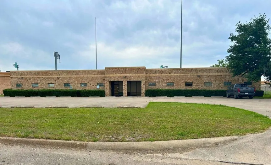 Office For Rent in Tarrant County , 2462 E Long Avenue, Fort Worth, Texas 76106, 0, 0, Garage spaces, 0 Sqft, built in 2001, mls#21392314, Real Estate Agent in Fort Worth, Homes For Rent in Tarrant county, Homes For Rent in Fort Worth, Realtor in Fort Worth Texas, Real Estate Brokerage Independent Realty Texas, Luminita Cordes Realtor