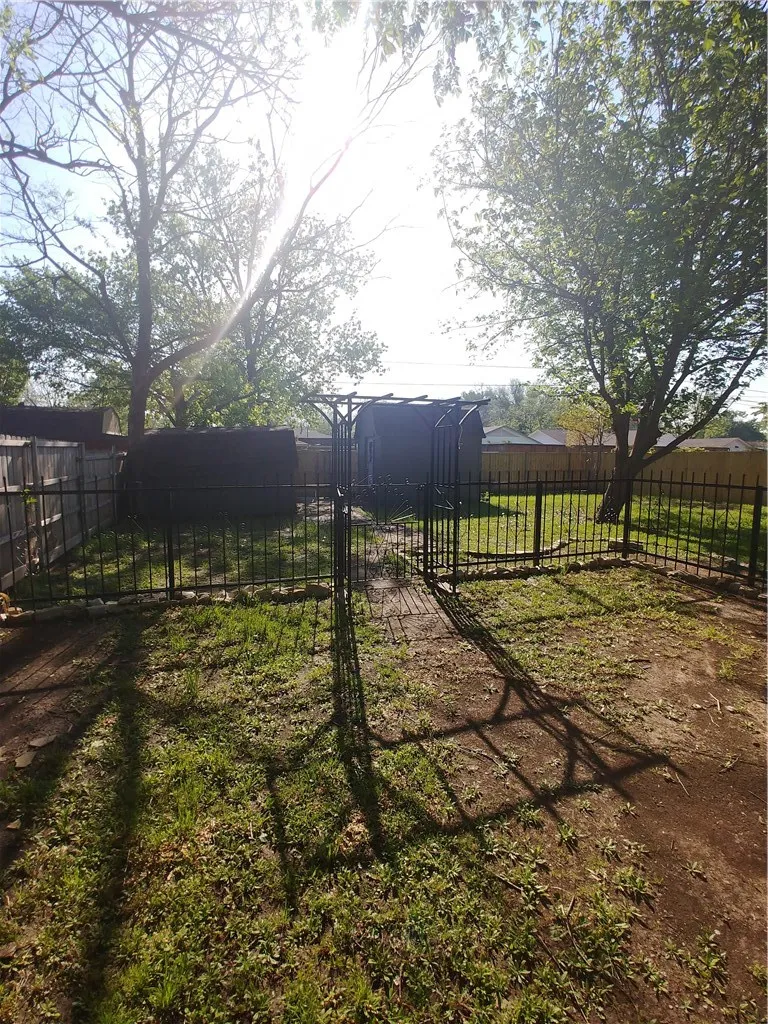 Single Family Residence For Rent in Collin County , 333 Hilltop Lane, Wylie, Texas 75098, 4 Bedroom, 2 Bathroom, 2 Garage spaces, 1,292 Sqft, built in 1966, mls#21392318, Real Estate Agent in Wylie, Homes For Rent in Collin county, Homes For Rent in Wylie, Realtor in Wylie Texas, Real Estate Brokerage Independent Realty Texas, Luminita Cordes Realtor