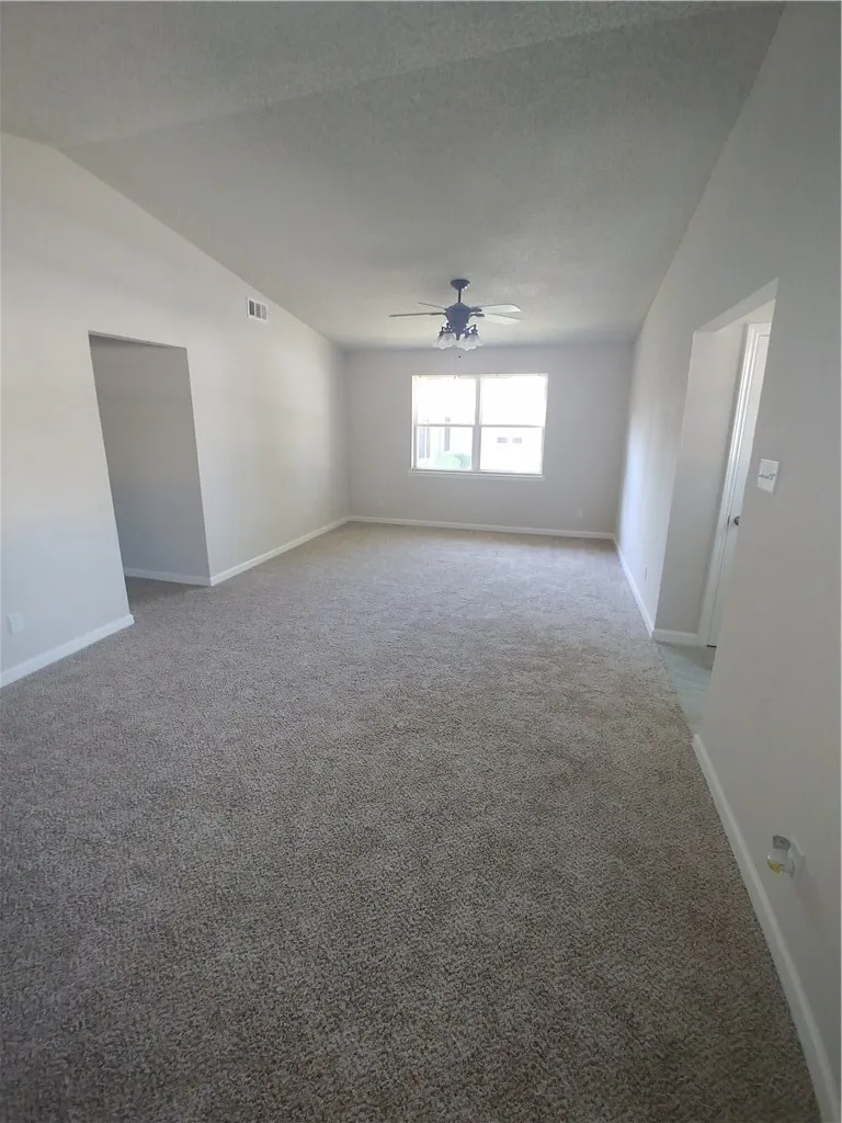 Single Family Residence For Rent in Collin County , 333 Hilltop Lane, Wylie, Texas 75098, 4 Bedroom, 2 Bathroom, 2 Garage spaces, 1,292 Sqft, built in 1966, mls#21392318, Real Estate Agent in Wylie, Homes For Rent in Collin county, Homes For Rent in Wylie, Realtor in Wylie Texas, Real Estate Brokerage Independent Realty Texas, Luminita Cordes Realtor