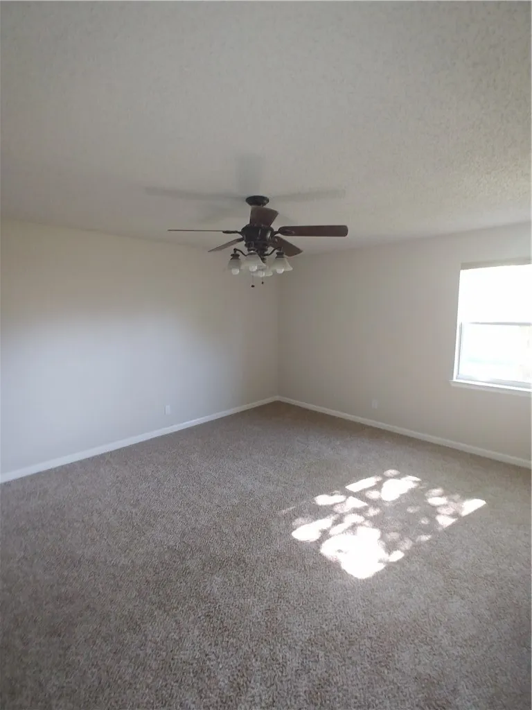 Single Family Residence For Rent in Collin County , 333 Hilltop Lane, Wylie, Texas 75098, 4 Bedroom, 2 Bathroom, 2 Garage spaces, 1,292 Sqft, built in 1966, mls#21392318, Real Estate Agent in Wylie, Homes For Rent in Collin county, Homes For Rent in Wylie, Realtor in Wylie Texas, Real Estate Brokerage Independent Realty Texas, Luminita Cordes Realtor