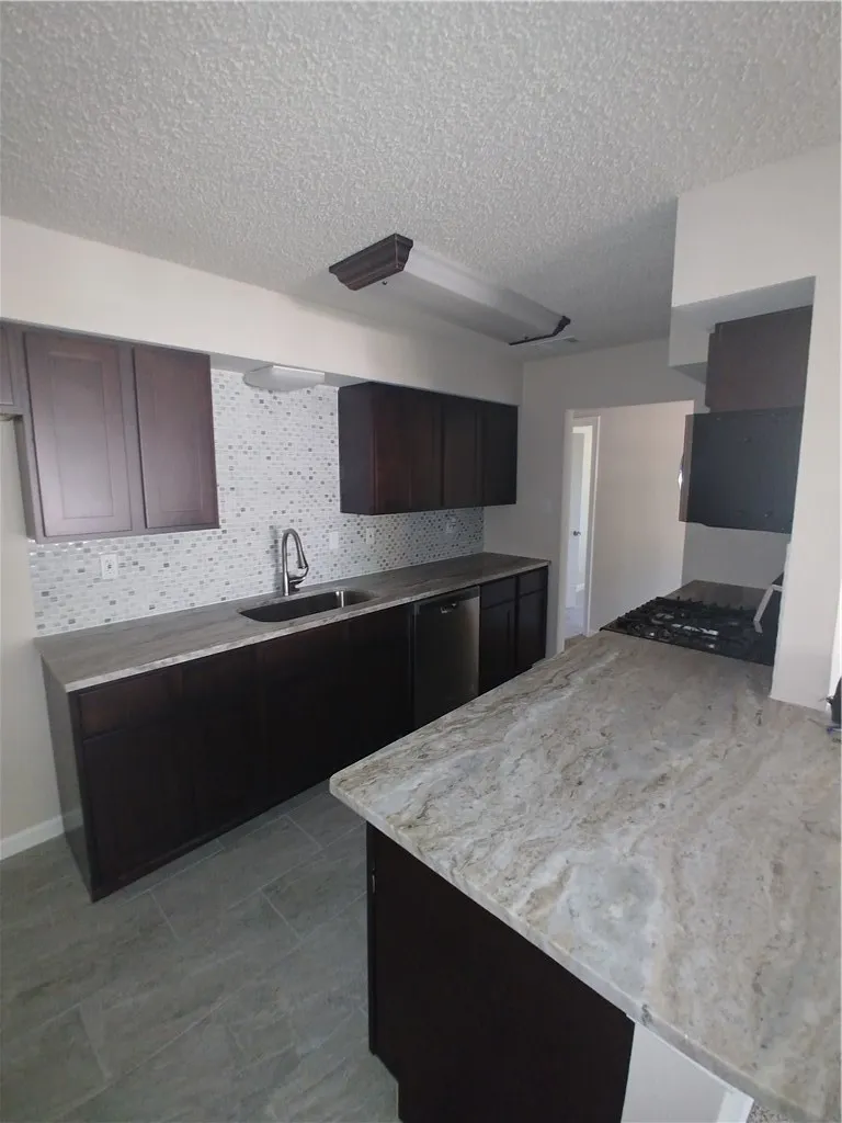 Single Family Residence For Rent in Collin County , 333 Hilltop Lane, Wylie, Texas 75098, 4 Bedroom, 2 Bathroom, 2 Garage spaces, 1,292 Sqft, built in 1966, mls#21392318, Real Estate Agent in Wylie, Homes For Rent in Collin county, Homes For Rent in Wylie, Realtor in Wylie Texas, Real Estate Brokerage Independent Realty Texas, Luminita Cordes Realtor
