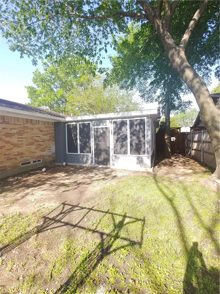 Single Family Residence For Rent in Collin County , 333 Hilltop Lane, Wylie, Texas 75098, 4 Bedroom, 2 Bathroom, 2 Garage spaces, 1,292 Sqft, built in 1966, mls#21392318, Real Estate Agent in Wylie, Homes For Rent in Collin county, Homes For Rent in Wylie, Realtor in Wylie Texas, Real Estate Brokerage Independent Realty Texas, Luminita Cordes Realtor
