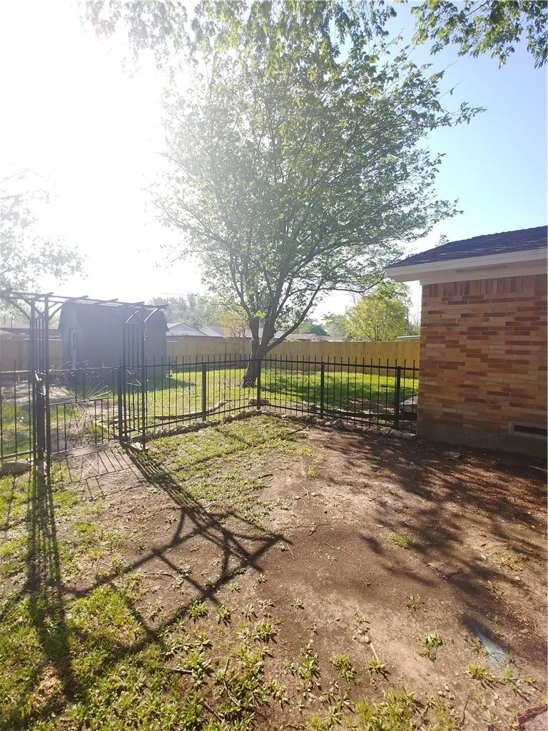 Single Family Residence For Rent in Collin County , 333 Hilltop Lane, Wylie, Texas 75098, 4 Bedroom, 2 Bathroom, 2 Garage spaces, 1,292 Sqft, built in 1966, mls#21392318, Real Estate Agent in Wylie, Homes For Rent in Collin county, Homes For Rent in Wylie, Realtor in Wylie Texas, Real Estate Brokerage Independent Realty Texas, Luminita Cordes Realtor