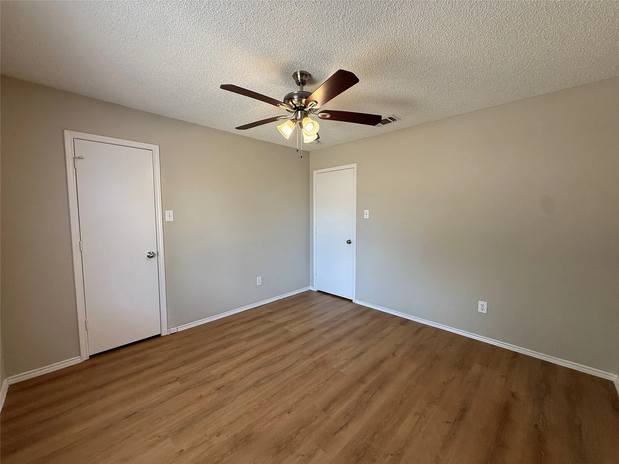 Single Family Residence For Rent in Dallas County , 12267 Ortega, Dallas, Texas 75253, 3 Bedroom, 2 Bathroom, 2 Garage spaces, 1,575 Sqft, built in 1994, mls#21392322, Real Estate Agent in Dallas, Homes For Rent in Dallas county, Homes For Rent in Dallas, Realtor in Dallas Texas, Real Estate Brokerage Independent Realty Texas, Luminita Cordes Realtor
