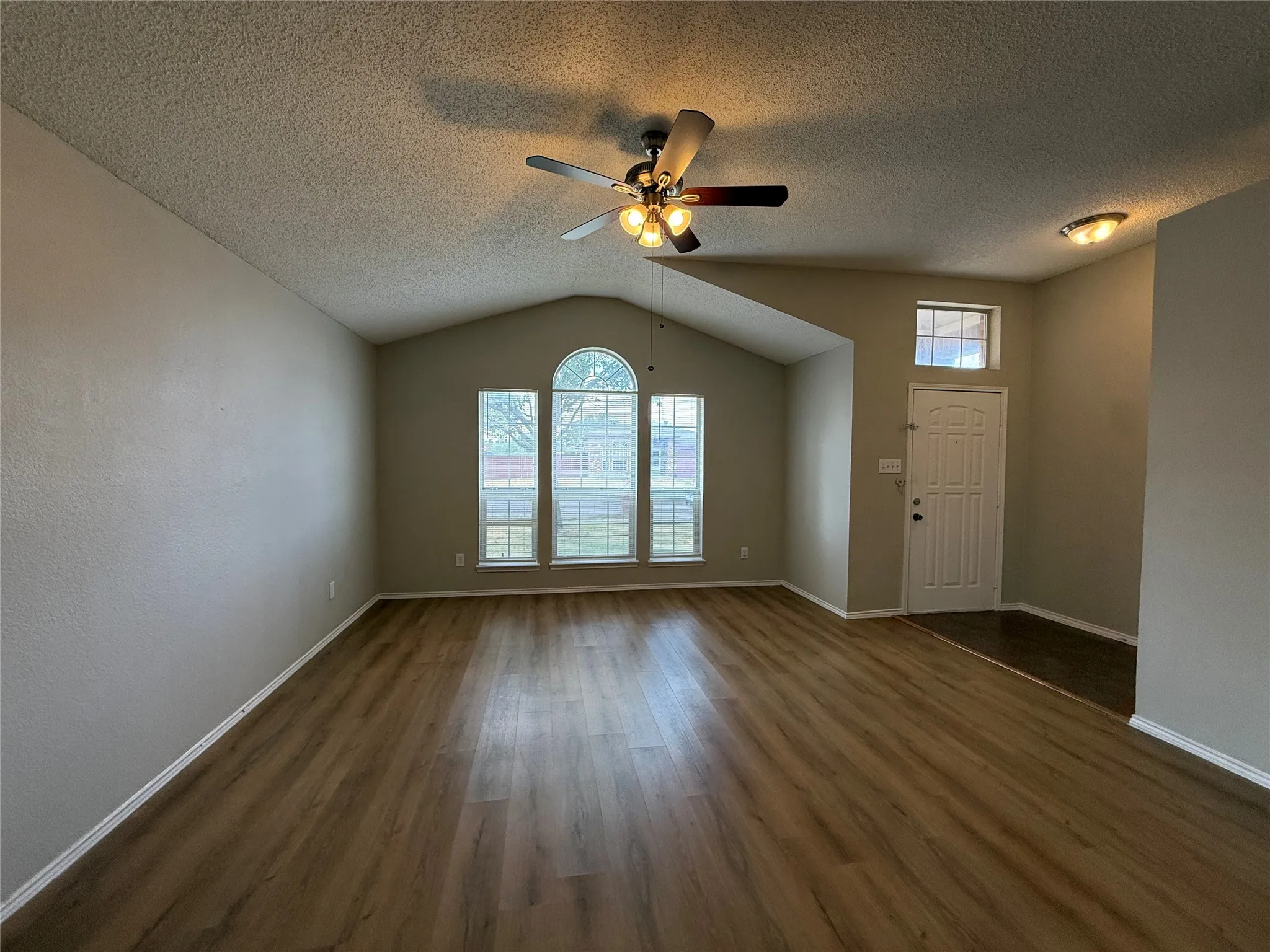 Single Family Residence For Rent in Dallas County , 12267 Ortega, Dallas, Texas 75253, 3 Bedroom, 2 Bathroom, 2 Garage spaces, 1,575 Sqft, built in 1994, mls#21392322, Real Estate Agent in Dallas, Homes For Rent in Dallas county, Homes For Rent in Dallas, Realtor in Dallas Texas, Real Estate Brokerage Independent Realty Texas, Luminita Cordes Realtor