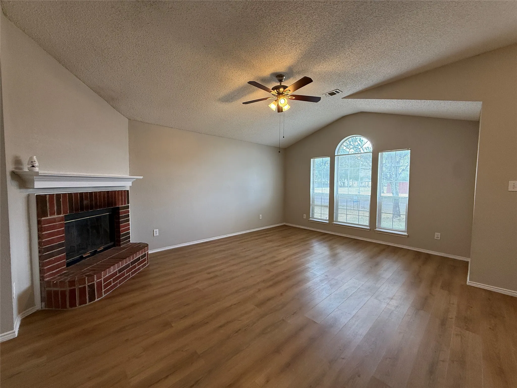 Single Family Residence For Rent in Dallas County , 12267 Ortega, Dallas, Texas 75253, 3 Bedroom, 2 Bathroom, 2 Garage spaces, 1,575 Sqft, built in 1994, mls#21392322, Real Estate Agent in Dallas, Homes For Rent in Dallas county, Homes For Rent in Dallas, Realtor in Dallas Texas, Real Estate Brokerage Independent Realty Texas, Luminita Cordes Realtor