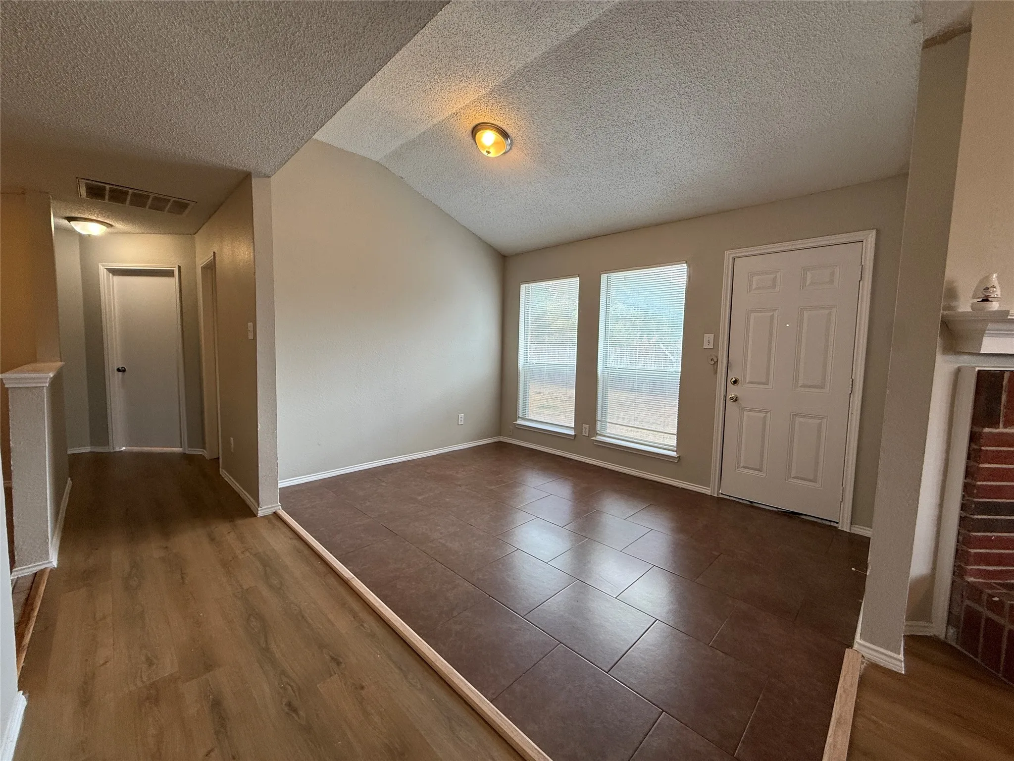 Single Family Residence For Rent in Dallas County , 12267 Ortega, Dallas, Texas 75253, 3 Bedroom, 2 Bathroom, 2 Garage spaces, 1,575 Sqft, built in 1994, mls#21392322, Real Estate Agent in Dallas, Homes For Rent in Dallas county, Homes For Rent in Dallas, Realtor in Dallas Texas, Real Estate Brokerage Independent Realty Texas, Luminita Cordes Realtor