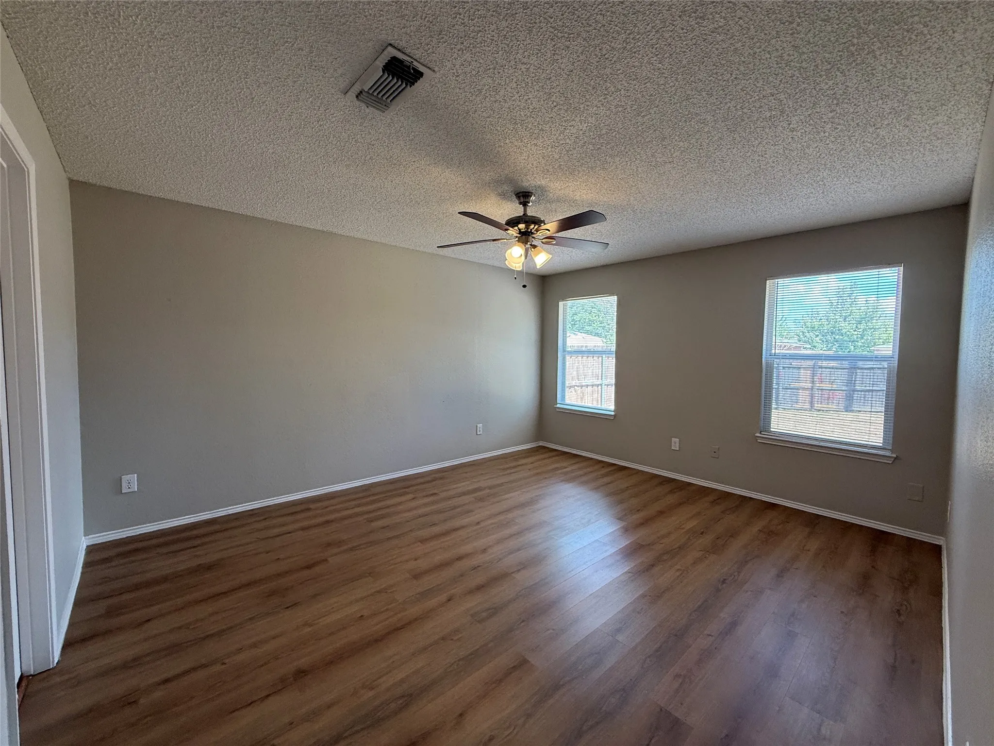 Single Family Residence For Rent in Dallas County , 12267 Ortega, Dallas, Texas 75253, 3 Bedroom, 2 Bathroom, 2 Garage spaces, 1,575 Sqft, built in 1994, mls#21392322, Real Estate Agent in Dallas, Homes For Rent in Dallas county, Homes For Rent in Dallas, Realtor in Dallas Texas, Real Estate Brokerage Independent Realty Texas, Luminita Cordes Realtor