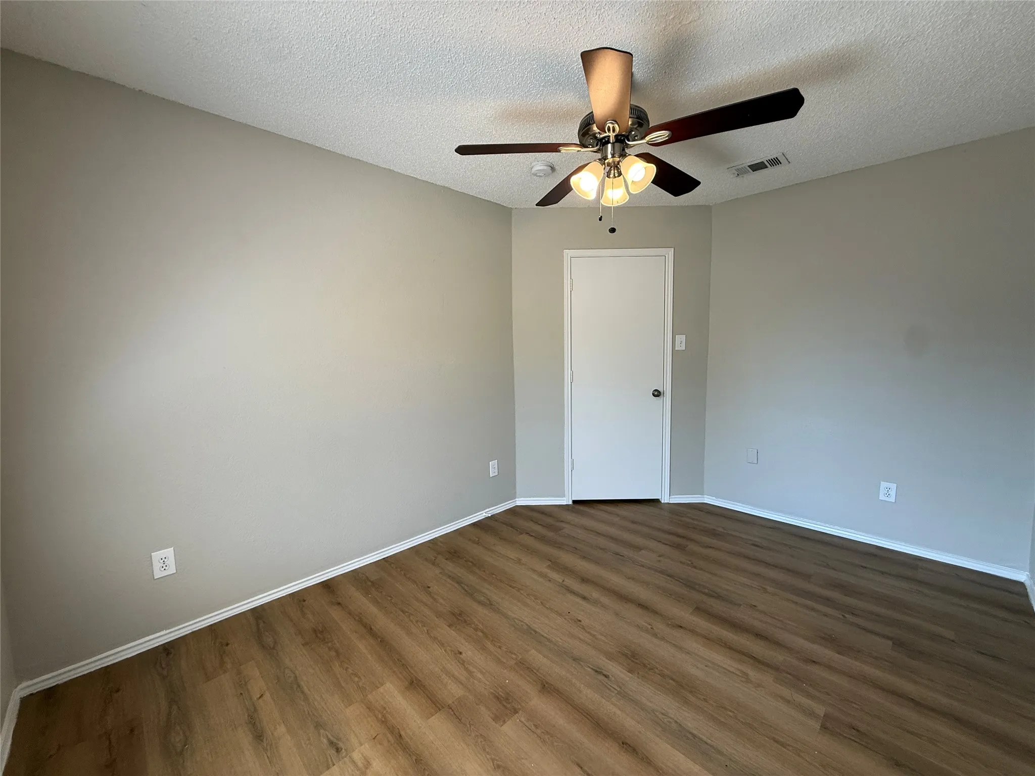 Single Family Residence For Rent in Dallas County , 12267 Ortega, Dallas, Texas 75253, 3 Bedroom, 2 Bathroom, 2 Garage spaces, 1,575 Sqft, built in 1994, mls#21392322, Real Estate Agent in Dallas, Homes For Rent in Dallas county, Homes For Rent in Dallas, Realtor in Dallas Texas, Real Estate Brokerage Independent Realty Texas, Luminita Cordes Realtor
