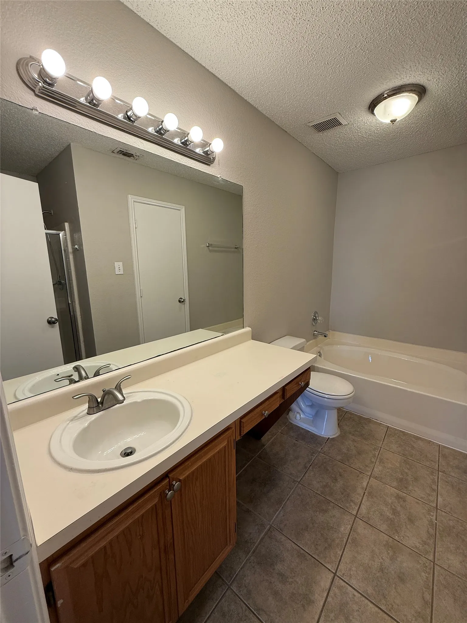 Single Family Residence For Rent in Dallas County , 12267 Ortega, Dallas, Texas 75253, 3 Bedroom, 2 Bathroom, 2 Garage spaces, 1,575 Sqft, built in 1994, mls#21392322, Real Estate Agent in Dallas, Homes For Rent in Dallas county, Homes For Rent in Dallas, Realtor in Dallas Texas, Real Estate Brokerage Independent Realty Texas, Luminita Cordes Realtor