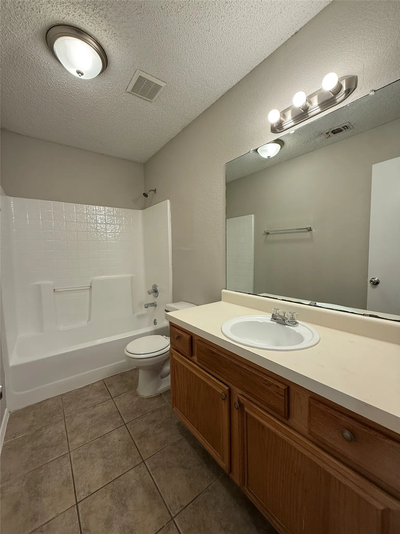 Single Family Residence For Rent in Dallas County , 12267 Ortega, Dallas, Texas 75253, 3 Bedroom, 2 Bathroom, 2 Garage spaces, 1,575 Sqft, built in 1994, mls#21392322, Real Estate Agent in Dallas, Homes For Rent in Dallas county, Homes For Rent in Dallas, Realtor in Dallas Texas, Real Estate Brokerage Independent Realty Texas, Luminita Cordes Realtor