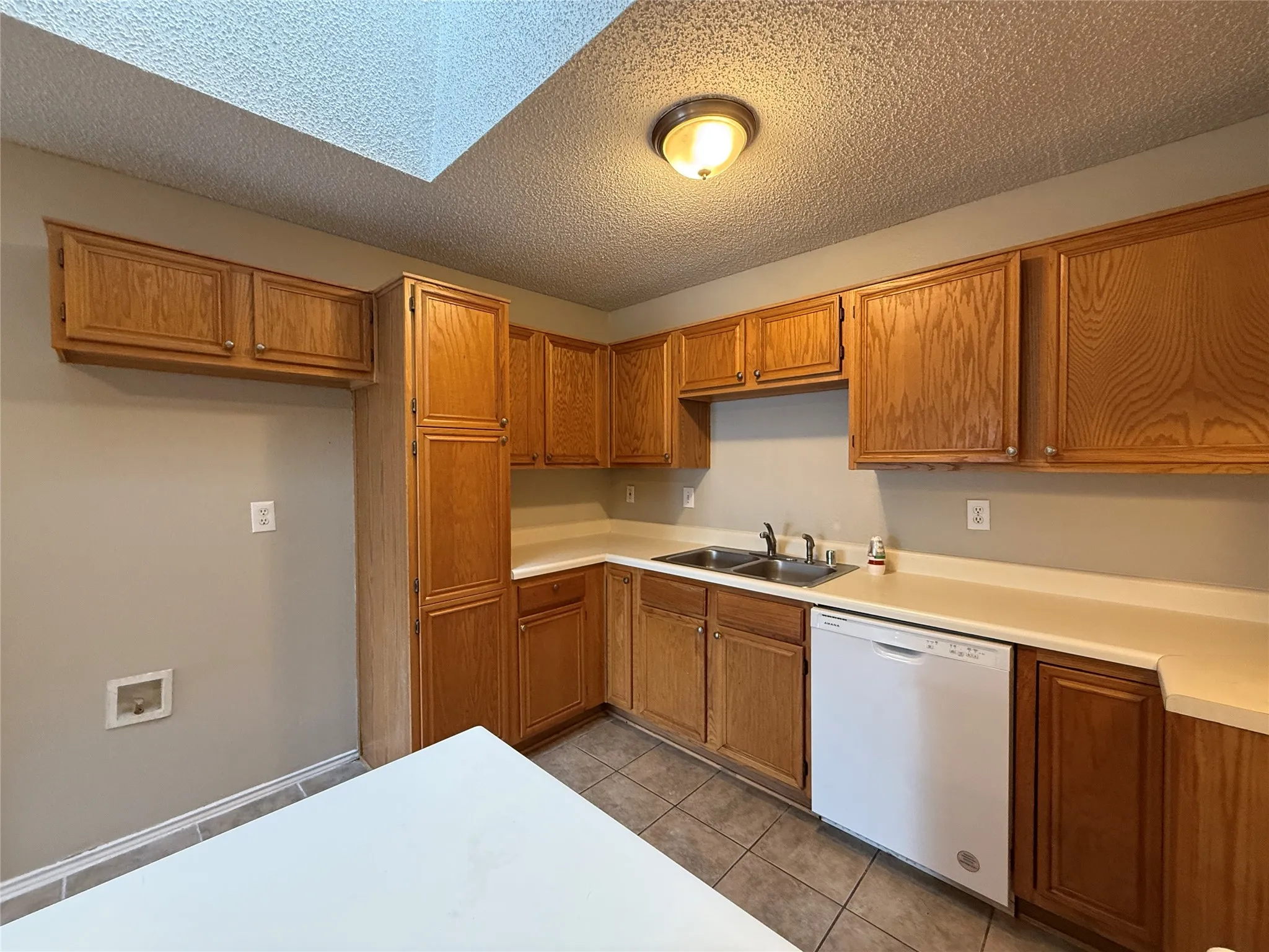 Single Family Residence For Rent in Dallas County , 12267 Ortega, Dallas, Texas 75253, 3 Bedroom, 2 Bathroom, 2 Garage spaces, 1,575 Sqft, built in 1994, mls#21392322, Real Estate Agent in Dallas, Homes For Rent in Dallas county, Homes For Rent in Dallas, Realtor in Dallas Texas, Real Estate Brokerage Independent Realty Texas, Luminita Cordes Realtor