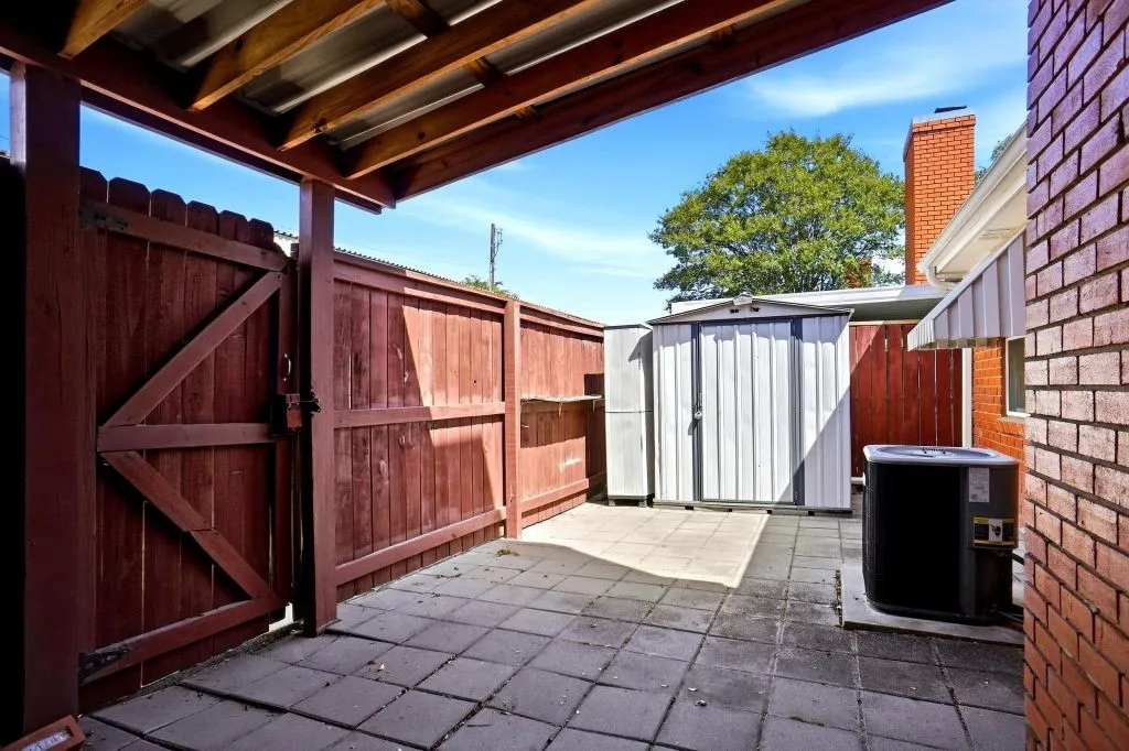 Condominium For Sale in Mc Lennan County , 5006 Lake Shore Drive, Waco, Texas 76710, 2 Bedroom, 2 Bathroom, Garage spaces, 1,325 Sqft, built in 1969, mls#21392132, Real Estate Agent in Waco, Homes For Sale in Mc Lennan county, Homes For Sale in Waco, Realtor in Waco Texas, Real Estate Brokerage Independent Realty Texas, Luminita Cordes Realtor