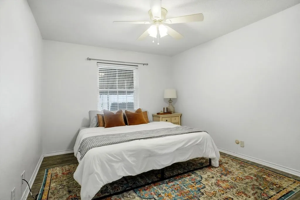 Condominium For Sale in Mc Lennan County , 5006 Lake Shore Drive, Waco, Texas 76710, 2 Bedroom, 2 Bathroom, Garage spaces, 1,325 Sqft, built in 1969, mls#21392132, Real Estate Agent in Waco, Homes For Sale in Mc Lennan county, Homes For Sale in Waco, Realtor in Waco Texas, Real Estate Brokerage Independent Realty Texas, Luminita Cordes Realtor