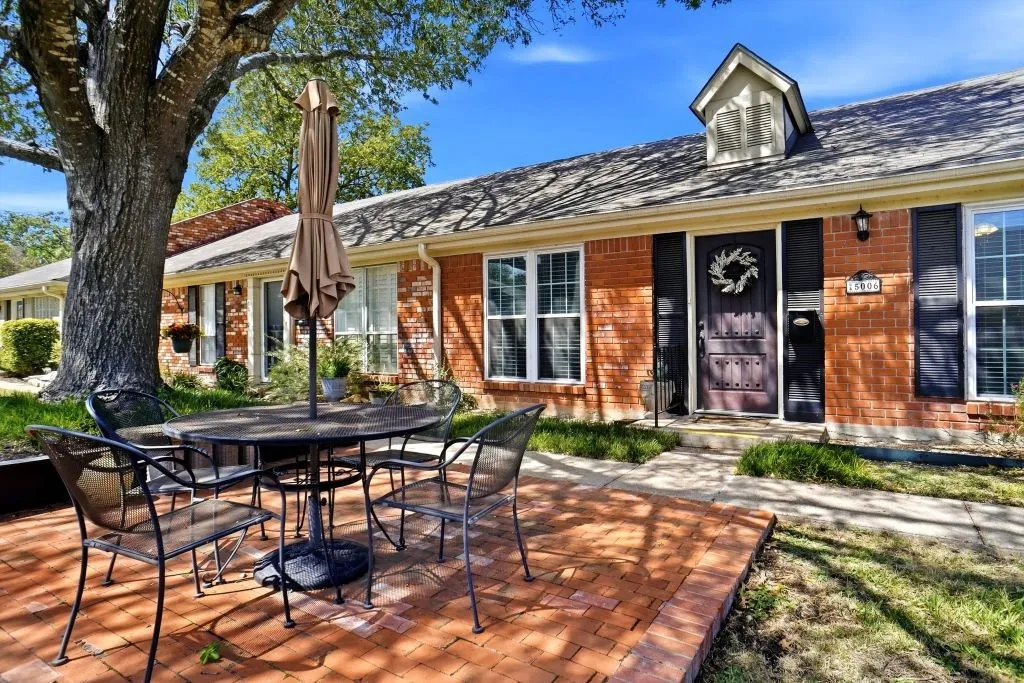 Condominium For Sale in Mc Lennan County , 5006 Lake Shore Drive, Waco, Texas 76710, 2 Bedroom, 2 Bathroom, Garage spaces, 1,325 Sqft, built in 1969, mls#21392132, Real Estate Agent in Waco, Homes For Sale in Mc Lennan county, Homes For Sale in Waco, Realtor in Waco Texas, Real Estate Brokerage Independent Realty Texas, Luminita Cordes Realtor