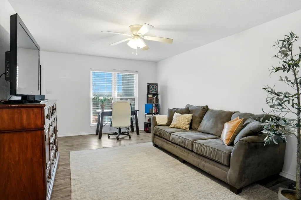 Condominium For Sale in Mc Lennan County , 5006 Lake Shore Drive, Waco, Texas 76710, 2 Bedroom, 2 Bathroom, Garage spaces, 1,325 Sqft, built in 1969, mls#21392132, Real Estate Agent in Waco, Homes For Sale in Mc Lennan county, Homes For Sale in Waco, Realtor in Waco Texas, Real Estate Brokerage Independent Realty Texas, Luminita Cordes Realtor
