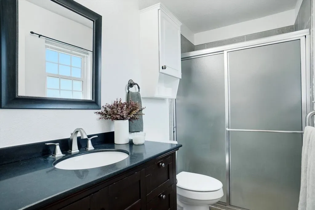 Condominium For Sale in Mc Lennan County , 5006 Lake Shore Drive, Waco, Texas 76710, 2 Bedroom, 2 Bathroom, Garage spaces, 1,325 Sqft, built in 1969, mls#21392132, Real Estate Agent in Waco, Homes For Sale in Mc Lennan county, Homes For Sale in Waco, Realtor in Waco Texas, Real Estate Brokerage Independent Realty Texas, Luminita Cordes Realtor