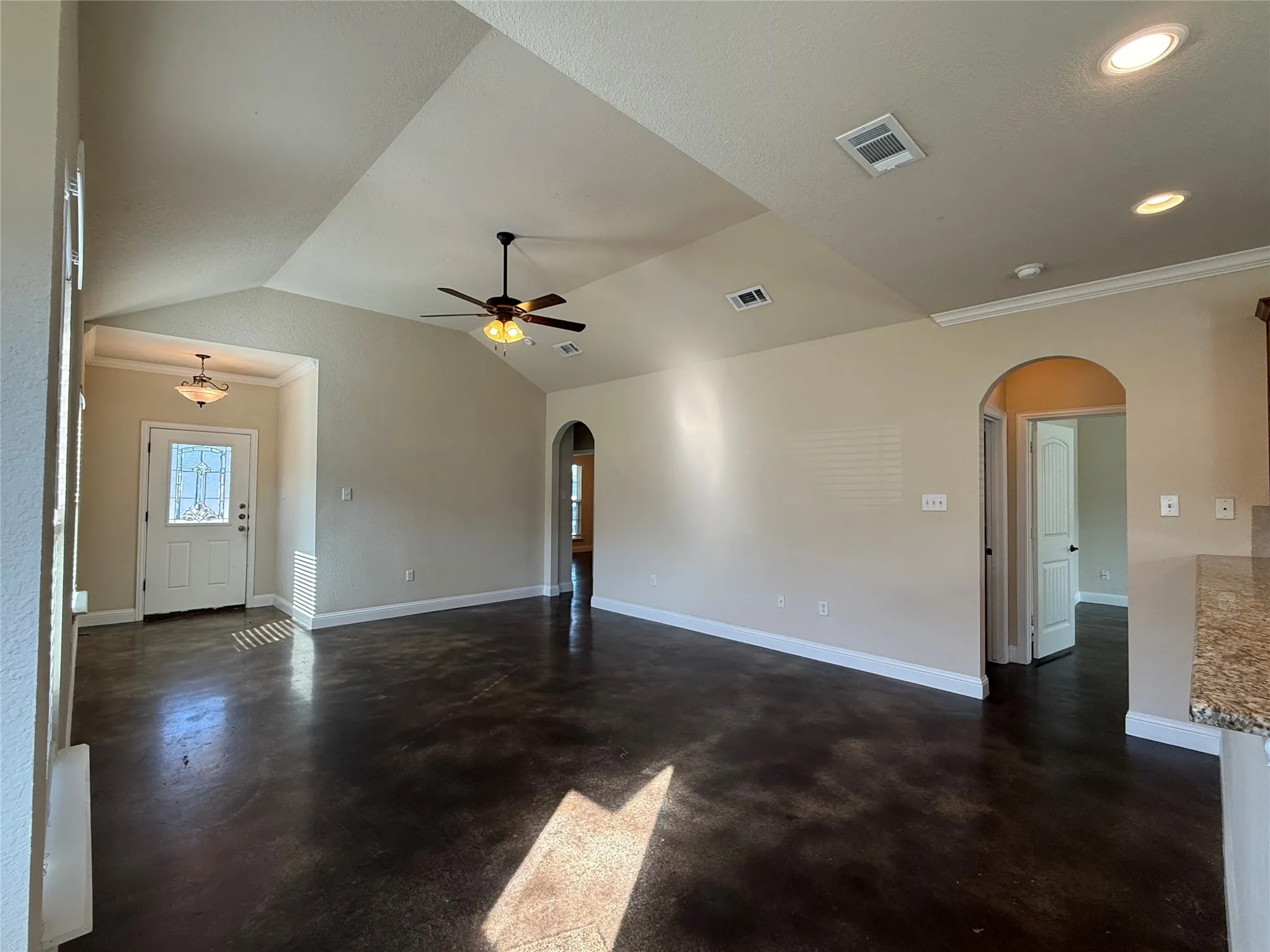 Single Family Residence For Sale in Ellis County , 402 W Avenue C, Waxahachie, Texas 75165, 4 Bedroom, 2 Bathroom, Garage spaces, 1,420 Sqft, built in 2016, mls#21390578, Real Estate Agent in Waxahachie, Homes For Sale in Ellis county, Homes For Sale in Waxahachie, Realtor in Waxahachie Texas, Real Estate Brokerage Independent Realty Texas, Luminita Cordes Realtor