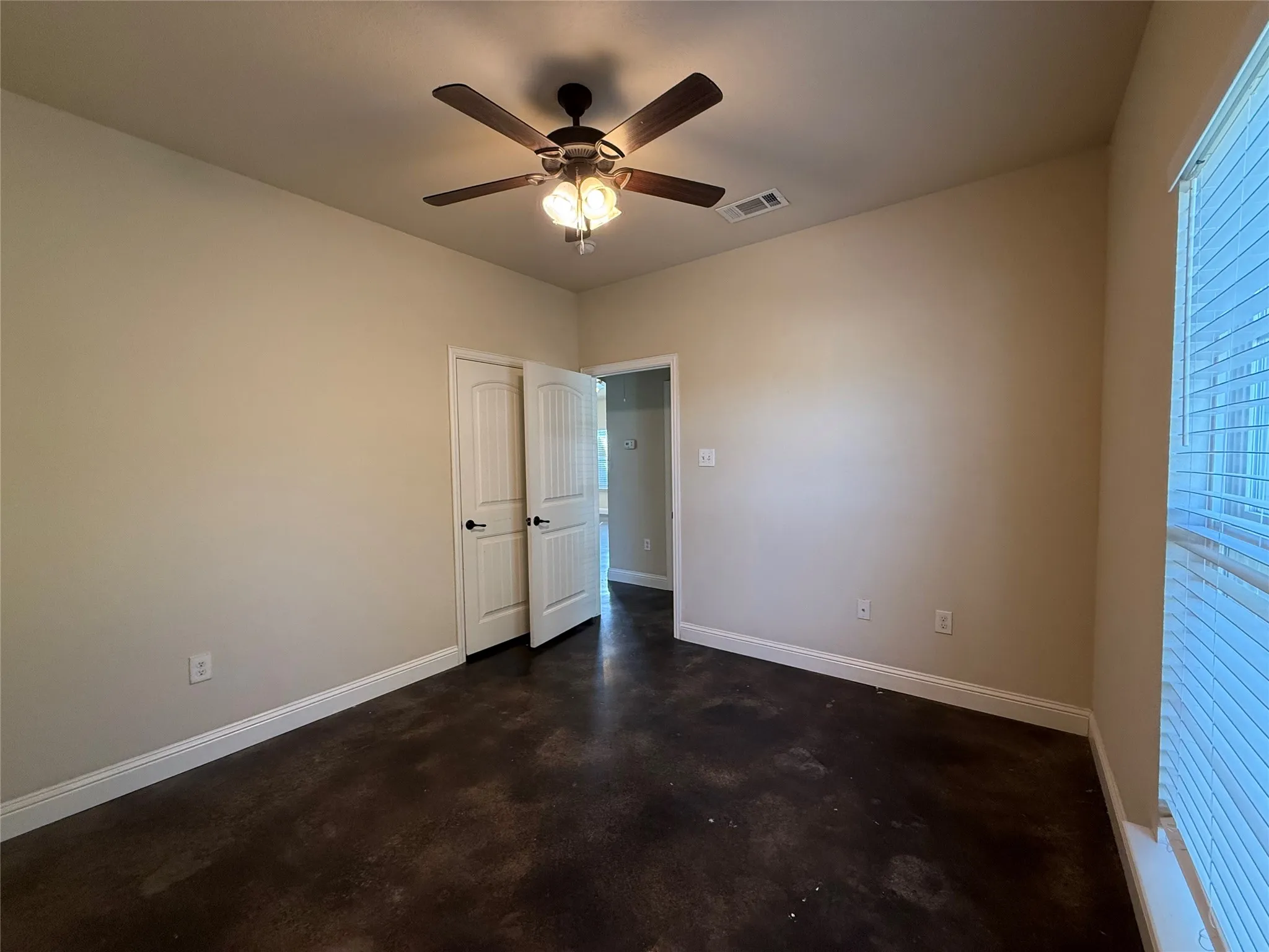 Single Family Residence For Sale in Ellis County , 402 W Avenue C, Waxahachie, Texas 75165, 4 Bedroom, 2 Bathroom, Garage spaces, 1,420 Sqft, built in 2016, mls#21390578, Real Estate Agent in Waxahachie, Homes For Sale in Ellis county, Homes For Sale in Waxahachie, Realtor in Waxahachie Texas, Real Estate Brokerage Independent Realty Texas, Luminita Cordes Realtor