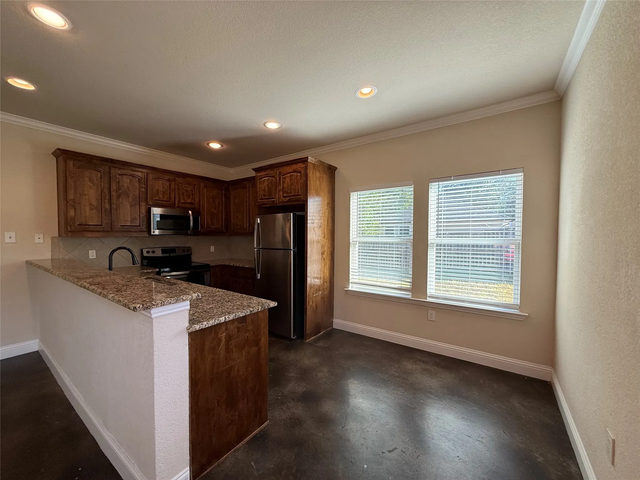 Single Family Residence For Sale in Ellis County , 402 W Avenue C, Waxahachie, Texas 75165, 4 Bedroom, 2 Bathroom, Garage spaces, 1,420 Sqft, built in 2016, mls#21390578, Real Estate Agent in Waxahachie, Homes For Sale in Ellis county, Homes For Sale in Waxahachie, Realtor in Waxahachie Texas, Real Estate Brokerage Independent Realty Texas, Luminita Cordes Realtor