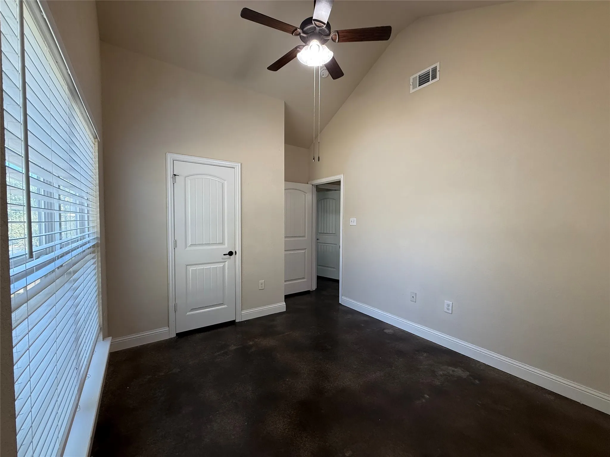 Single Family Residence For Sale in Ellis County , 402 W Avenue C, Waxahachie, Texas 75165, 4 Bedroom, 2 Bathroom, Garage spaces, 1,420 Sqft, built in 2016, mls#21390578, Real Estate Agent in Waxahachie, Homes For Sale in Ellis county, Homes For Sale in Waxahachie, Realtor in Waxahachie Texas, Real Estate Brokerage Independent Realty Texas, Luminita Cordes Realtor