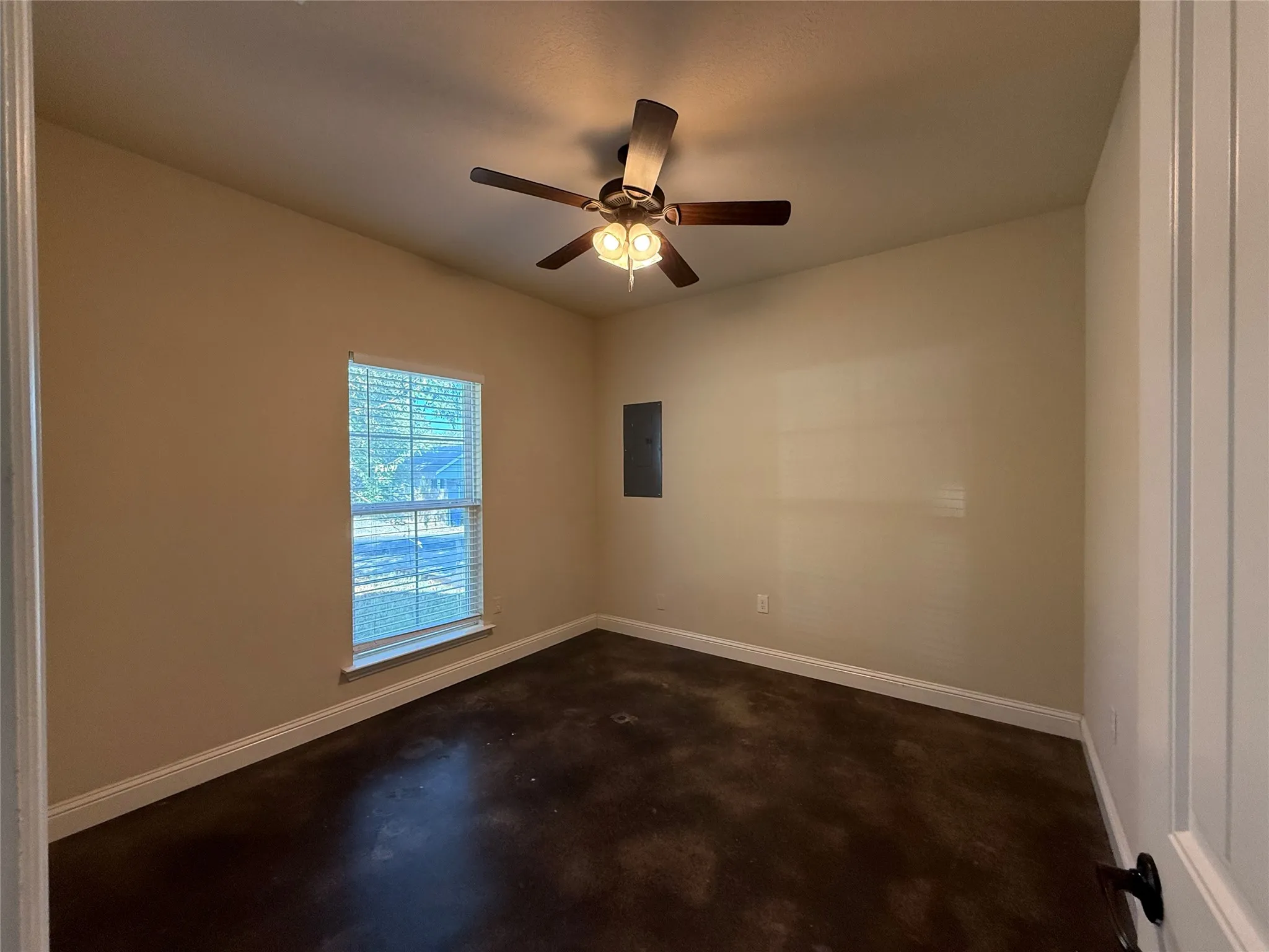 Single Family Residence For Sale in Ellis County , 402 W Avenue C, Waxahachie, Texas 75165, 4 Bedroom, 2 Bathroom, Garage spaces, 1,420 Sqft, built in 2016, mls#21390578, Real Estate Agent in Waxahachie, Homes For Sale in Ellis county, Homes For Sale in Waxahachie, Realtor in Waxahachie Texas, Real Estate Brokerage Independent Realty Texas, Luminita Cordes Realtor