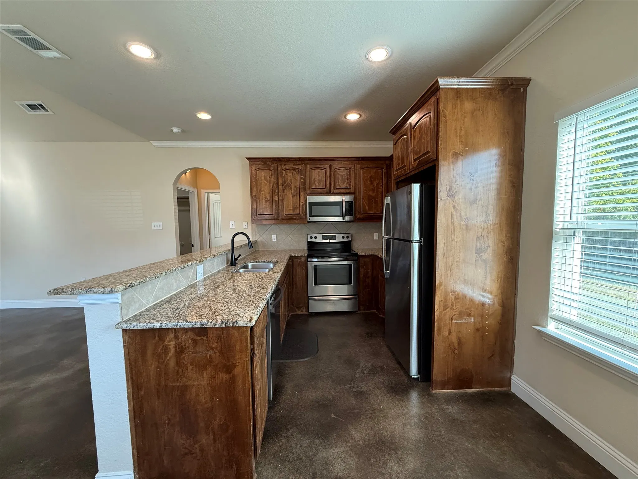 Single Family Residence For Sale in Ellis County , 402 W Avenue C, Waxahachie, Texas 75165, 4 Bedroom, 2 Bathroom, Garage spaces, 1,420 Sqft, built in 2016, mls#21390578, Real Estate Agent in Waxahachie, Homes For Sale in Ellis county, Homes For Sale in Waxahachie, Realtor in Waxahachie Texas, Real Estate Brokerage Independent Realty Texas, Luminita Cordes Realtor