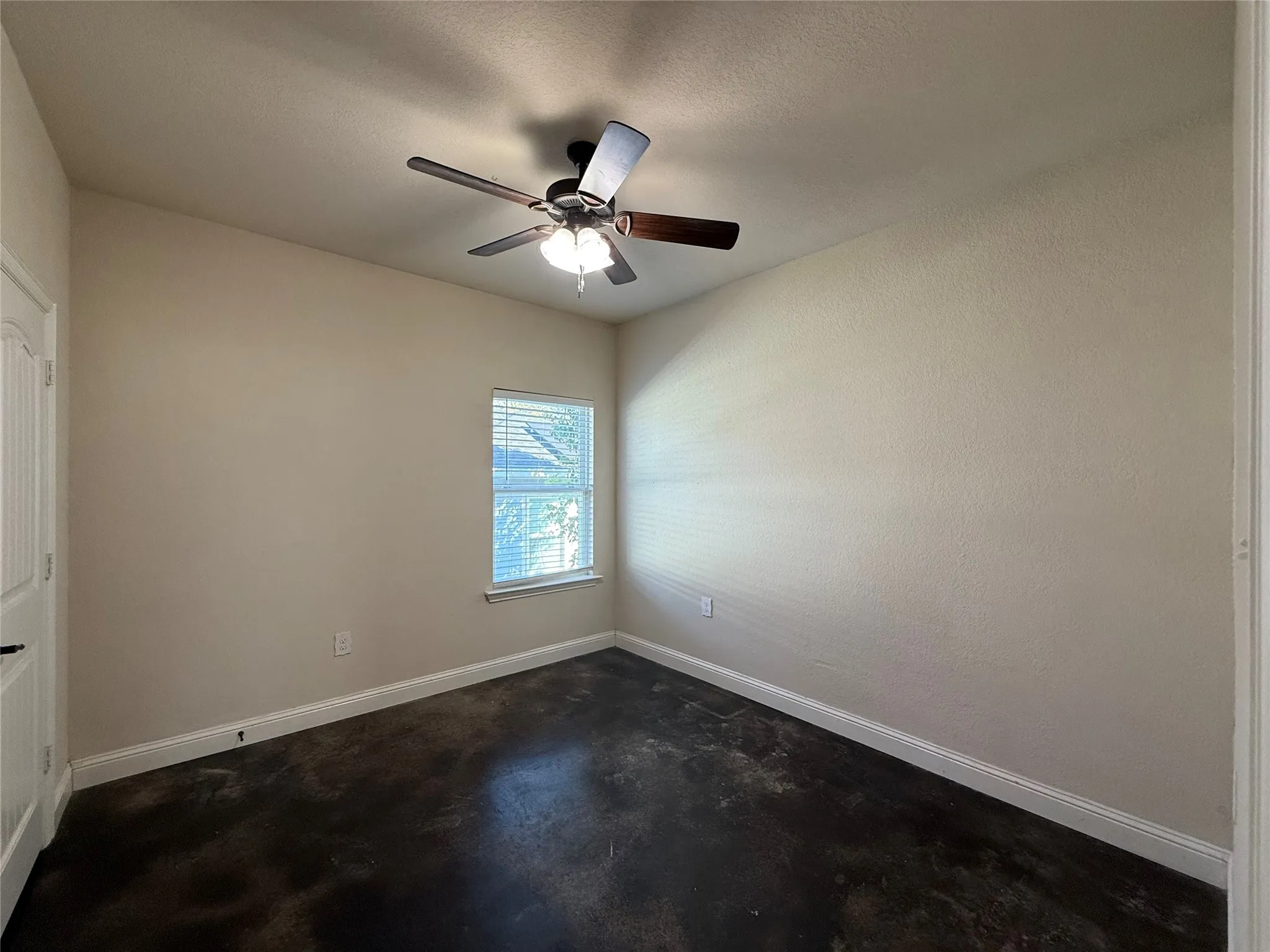 Single Family Residence For Sale in Ellis County , 402 W Avenue C, Waxahachie, Texas 75165, 4 Bedroom, 2 Bathroom, Garage spaces, 1,420 Sqft, built in 2016, mls#21390578, Real Estate Agent in Waxahachie, Homes For Sale in Ellis county, Homes For Sale in Waxahachie, Realtor in Waxahachie Texas, Real Estate Brokerage Independent Realty Texas, Luminita Cordes Realtor