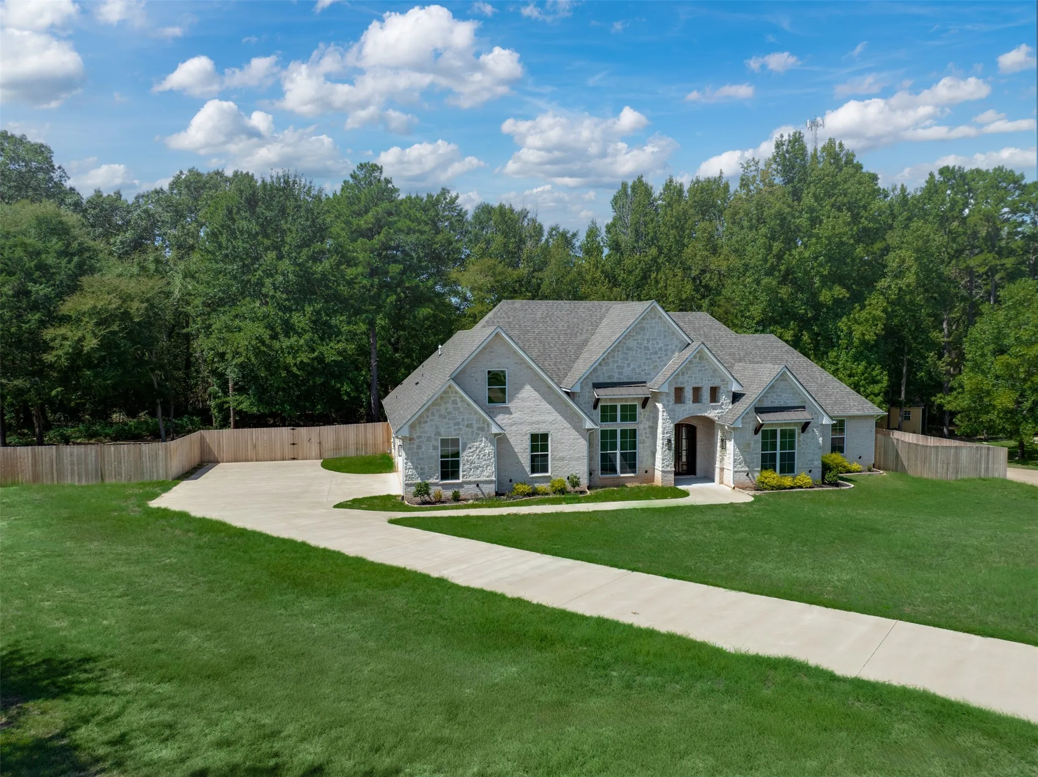 Single Family Residence For Sale in Smith County , 12171 Copper Court, Tyler, Texas 75706, 5 Bedroom, 5 Bathroom, 2 Garage spaces, 3,078 Sqft, built in 2023, mls#21392243, Real Estate Agent in Tyler, Homes For Sale in Smith county, Homes For Sale in Tyler, Realtor in Tyler Texas, Real Estate Brokerage Independent Realty Texas, Luminita Cordes Realtor