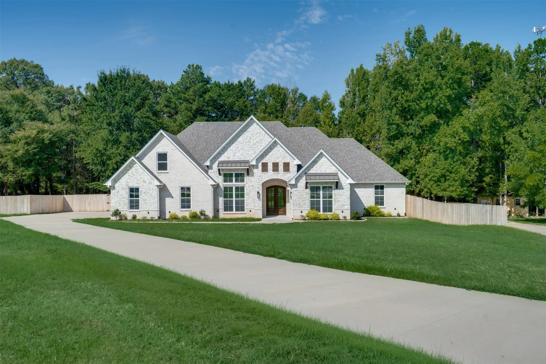 Single Family Residence For Sale in Smith County , 12171 Copper Court, Tyler, Texas 75706, 5 Bedroom, 5 Bathroom, 2 Garage spaces, 3,078 Sqft, built in 2023, mls#21392243, Real Estate Agent in Tyler, Homes For Sale in Smith county, Homes For Sale in Tyler, Realtor in Tyler Texas, Real Estate Brokerage Independent Realty Texas, Luminita Cordes Realtor