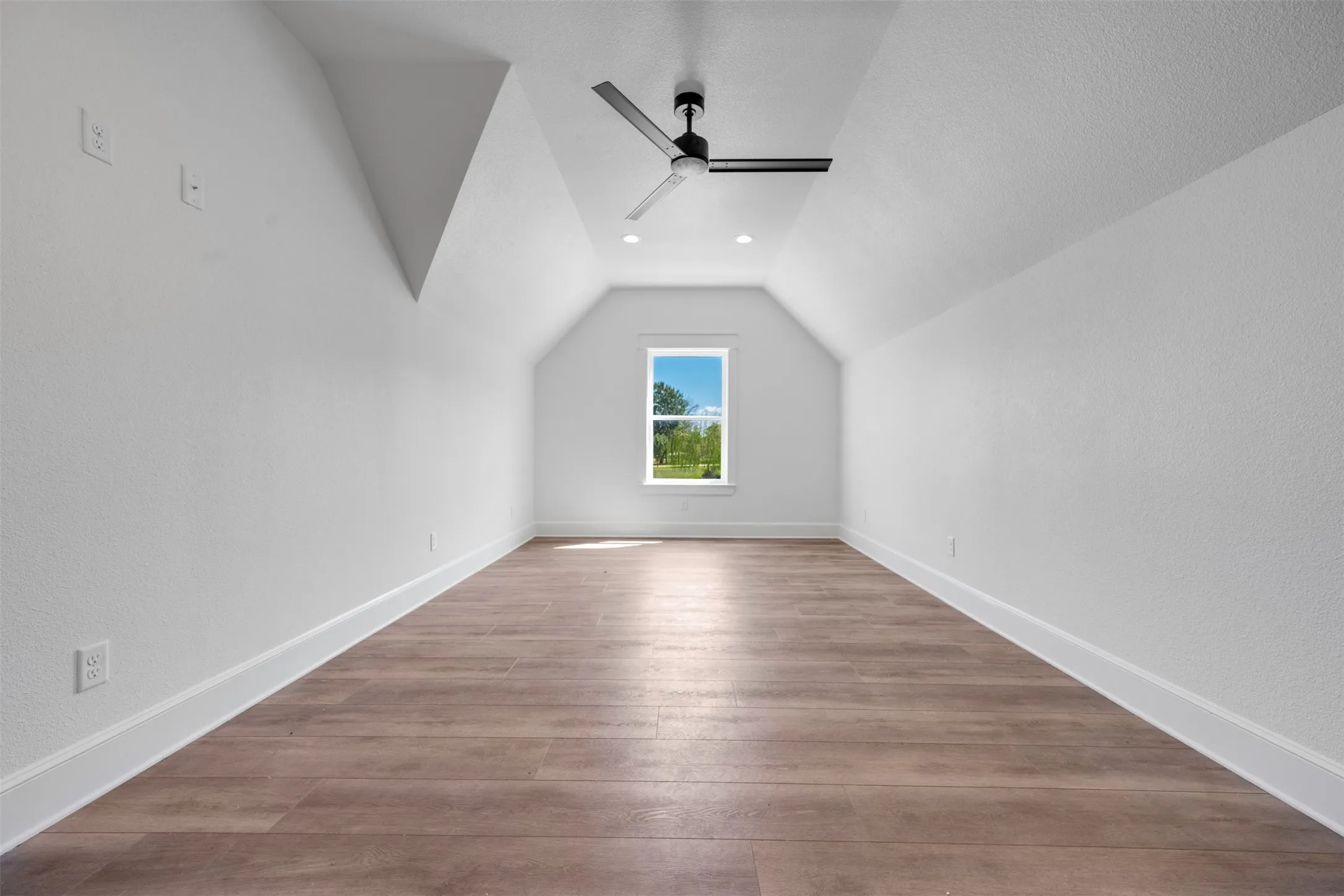 Single Family Residence For Sale in Smith County , 12171 Copper Court, Tyler, Texas 75706, 5 Bedroom, 5 Bathroom, 2 Garage spaces, 3,078 Sqft, built in 2023, mls#21392243, Real Estate Agent in Tyler, Homes For Sale in Smith county, Homes For Sale in Tyler, Realtor in Tyler Texas, Real Estate Brokerage Independent Realty Texas, Luminita Cordes Realtor