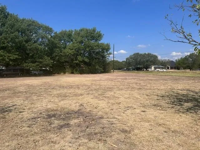 Single Family Residence For Sale in Grayson County , 1353 Beasley Boulevard, Whitewright, Texas 75491, 4 Bedroom, 3 Bathroom, 2 Garage spaces, 2,703 Sqft, built in 1970, mls#21390484, Real Estate Agent in Whitewright, Homes For Sale in Grayson county, Homes For Sale in Whitewright, Realtor in Whitewright Texas, Real Estate Brokerage Independent Realty Texas, Luminita Cordes Realtor