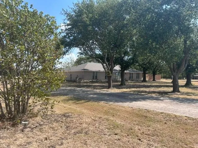 Single Family Residence For Sale in Grayson County , 1353 Beasley Boulevard, Whitewright, Texas 75491, 4 Bedroom, 3 Bathroom, 2 Garage spaces, 2,703 Sqft, built in 1970, mls#21390484, Real Estate Agent in Whitewright, Homes For Sale in Grayson county, Homes For Sale in Whitewright, Realtor in Whitewright Texas, Real Estate Brokerage Independent Realty Texas, Luminita Cordes Realtor