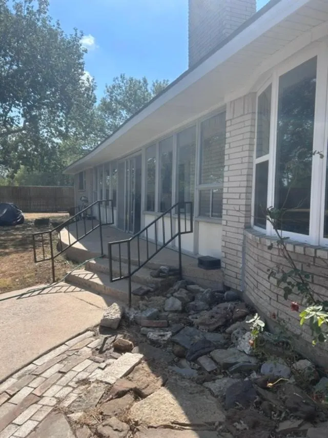 Single Family Residence For Sale in Grayson County , 1353 Beasley Boulevard, Whitewright, Texas 75491, 4 Bedroom, 3 Bathroom, 2 Garage spaces, 2,703 Sqft, built in 1970, mls#21390484, Real Estate Agent in Whitewright, Homes For Sale in Grayson county, Homes For Sale in Whitewright, Realtor in Whitewright Texas, Real Estate Brokerage Independent Realty Texas, Luminita Cordes Realtor