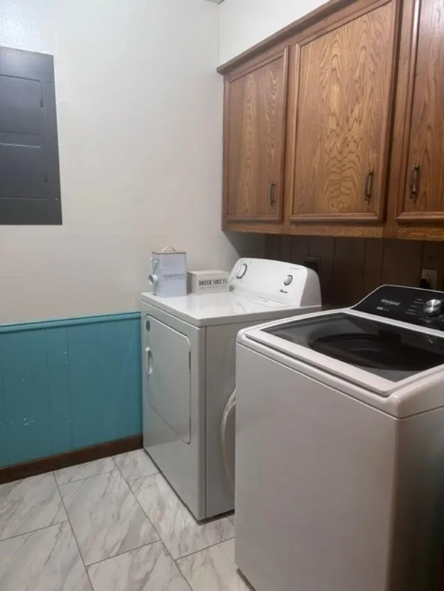Single Family Residence For Sale in Grayson County , 1353 Beasley Boulevard, Whitewright, Texas 75491, 4 Bedroom, 3 Bathroom, 2 Garage spaces, 2,703 Sqft, built in 1970, mls#21390484, Real Estate Agent in Whitewright, Homes For Sale in Grayson county, Homes For Sale in Whitewright, Realtor in Whitewright Texas, Real Estate Brokerage Independent Realty Texas, Luminita Cordes Realtor