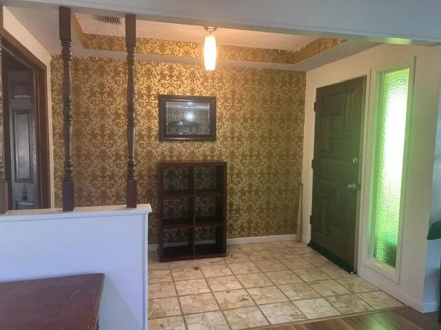 Single Family Residence For Sale in Grayson County , 1353 Beasley Boulevard, Whitewright, Texas 75491, 4 Bedroom, 3 Bathroom, 2 Garage spaces, 2,703 Sqft, built in 1970, mls#21390484, Real Estate Agent in Whitewright, Homes For Sale in Grayson county, Homes For Sale in Whitewright, Realtor in Whitewright Texas, Real Estate Brokerage Independent Realty Texas, Luminita Cordes Realtor