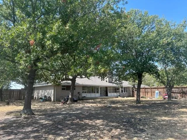 Single Family Residence For Sale in Grayson County , 1353 Beasley Boulevard, Whitewright, Texas 75491, 4 Bedroom, 3 Bathroom, 2 Garage spaces, 2,703 Sqft, built in 1970, mls#21390484, Real Estate Agent in Whitewright, Homes For Sale in Grayson county, Homes For Sale in Whitewright, Realtor in Whitewright Texas, Real Estate Brokerage Independent Realty Texas, Luminita Cordes Realtor