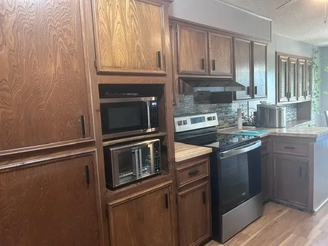 Single Family Residence For Sale in Grayson County , 1353 Beasley Boulevard, Whitewright, Texas 75491, 4 Bedroom, 3 Bathroom, 2 Garage spaces, 2,703 Sqft, built in 1970, mls#21390484, Real Estate Agent in Whitewright, Homes For Sale in Grayson county, Homes For Sale in Whitewright, Realtor in Whitewright Texas, Real Estate Brokerage Independent Realty Texas, Luminita Cordes Realtor