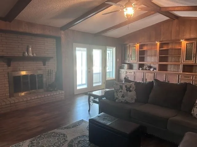 Single Family Residence For Sale in Grayson County , 1353 Beasley Boulevard, Whitewright, Texas 75491, 4 Bedroom, 3 Bathroom, 2 Garage spaces, 2,703 Sqft, built in 1970, mls#21390484, Real Estate Agent in Whitewright, Homes For Sale in Grayson county, Homes For Sale in Whitewright, Realtor in Whitewright Texas, Real Estate Brokerage Independent Realty Texas, Luminita Cordes Realtor