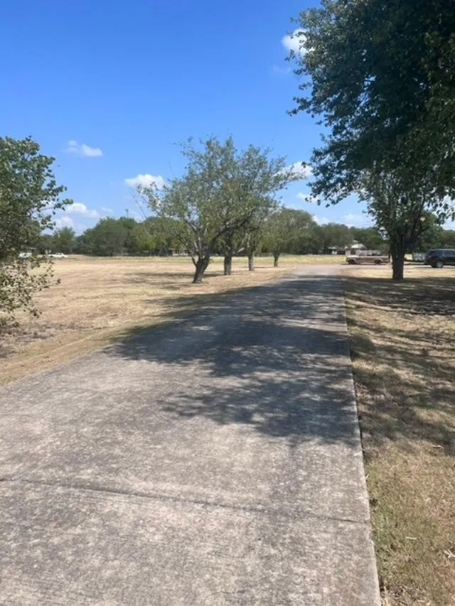 Single Family Residence For Sale in Grayson County , 1353 Beasley Boulevard, Whitewright, Texas 75491, 4 Bedroom, 3 Bathroom, 2 Garage spaces, 2,703 Sqft, built in 1970, mls#21390484, Real Estate Agent in Whitewright, Homes For Sale in Grayson county, Homes For Sale in Whitewright, Realtor in Whitewright Texas, Real Estate Brokerage Independent Realty Texas, Luminita Cordes Realtor