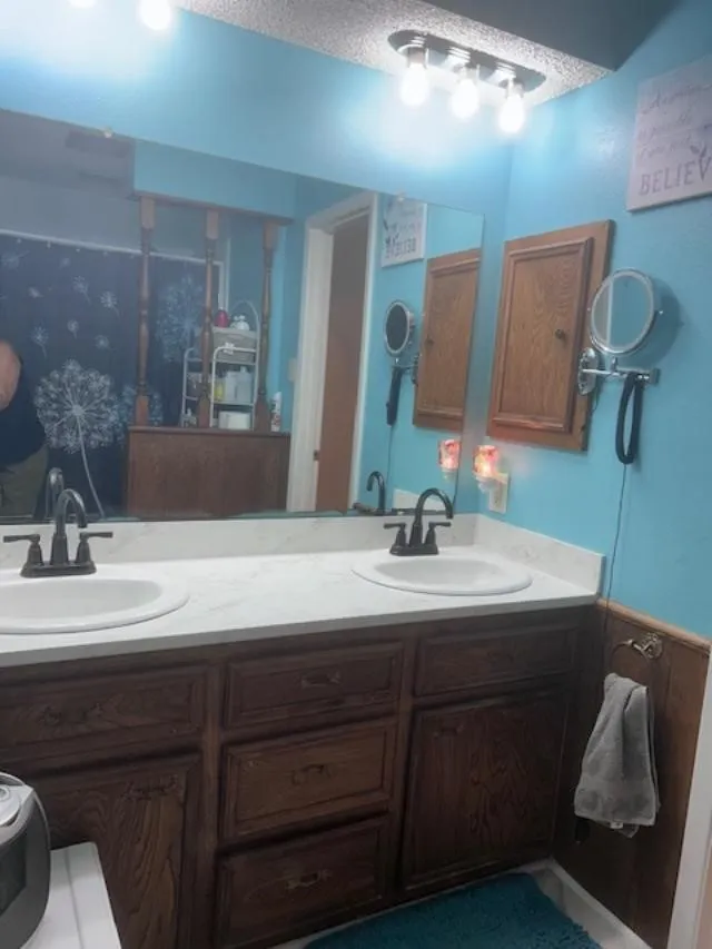 Single Family Residence For Sale in Grayson County , 1353 Beasley Boulevard, Whitewright, Texas 75491, 4 Bedroom, 3 Bathroom, 2 Garage spaces, 2,703 Sqft, built in 1970, mls#21390484, Real Estate Agent in Whitewright, Homes For Sale in Grayson county, Homes For Sale in Whitewright, Realtor in Whitewright Texas, Real Estate Brokerage Independent Realty Texas, Luminita Cordes Realtor