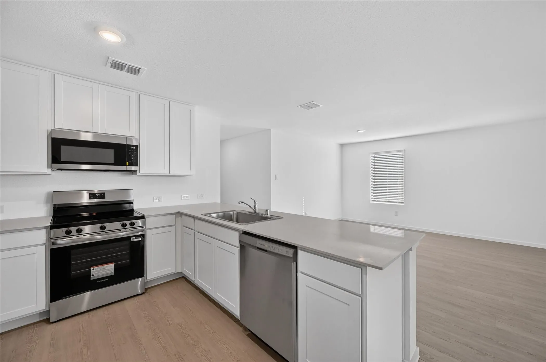 Single Family Residence For Rent in Johnson County , 624 W Criner Street, Grandview, Texas 76050, 4 Bedroom, 2 Bathroom, 2 Garage spaces, 1,736 Sqft, built in 2026, mls#21392341, Real Estate Agent in Grandview, Homes For Rent in Johnson county, Homes For Rent in Grandview, Realtor in Grandview Texas, Real Estate Brokerage Independent Realty Texas, Luminita Cordes Realtor