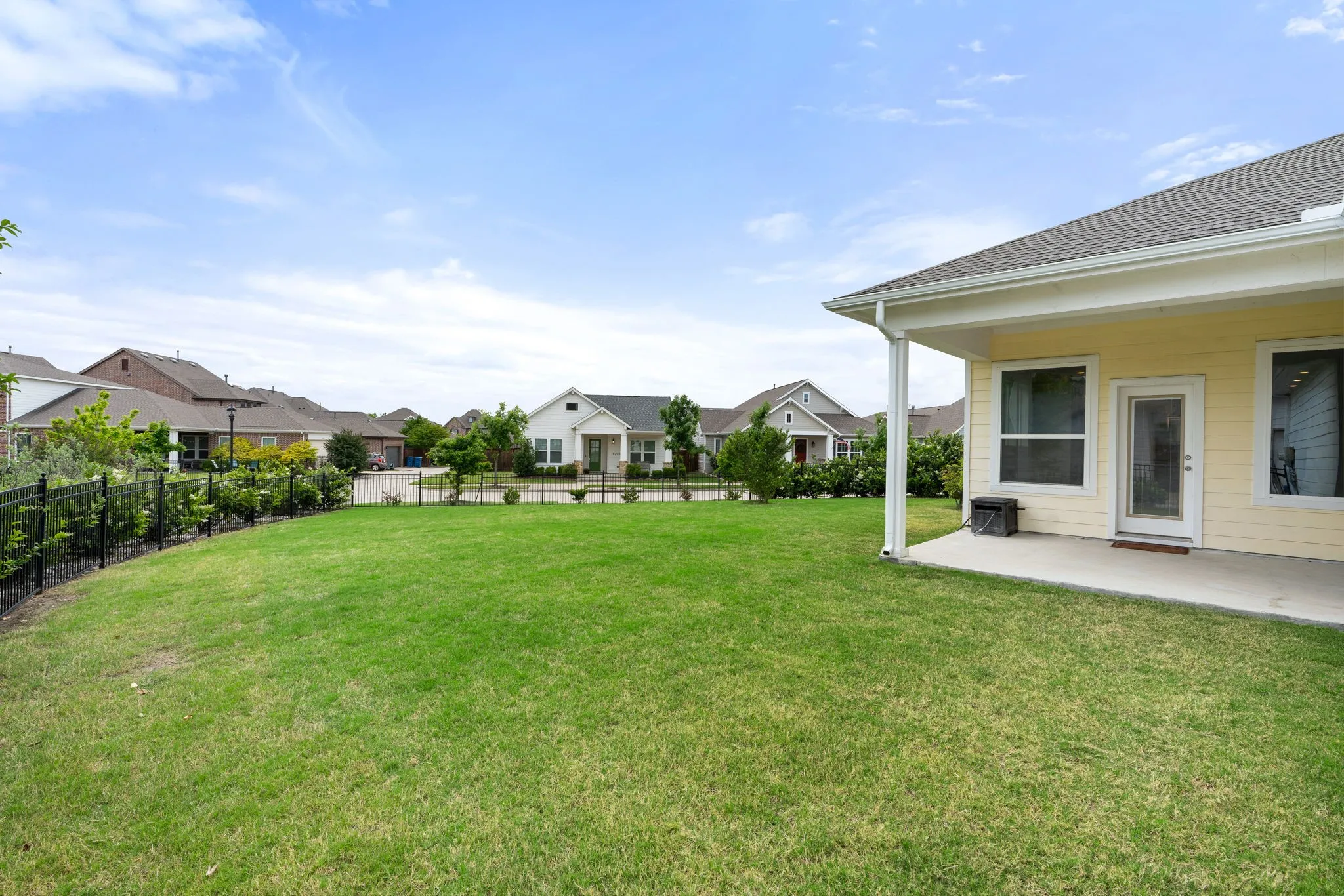 Single Family Residence For Sale in Dallas County , 8900 Homestead Boulevard, Rowlett, Texas 75089, 4 Bedroom, 2 Bathroom, 2 Garage spaces, 1,779 Sqft, built in 2017, mls#21392325, Real Estate Agent in Rowlett, Homes For Sale in Dallas county, Homes For Sale in Rowlett, Realtor in Rowlett Texas, Real Estate Brokerage Independent Realty Texas, Luminita Cordes Realtor