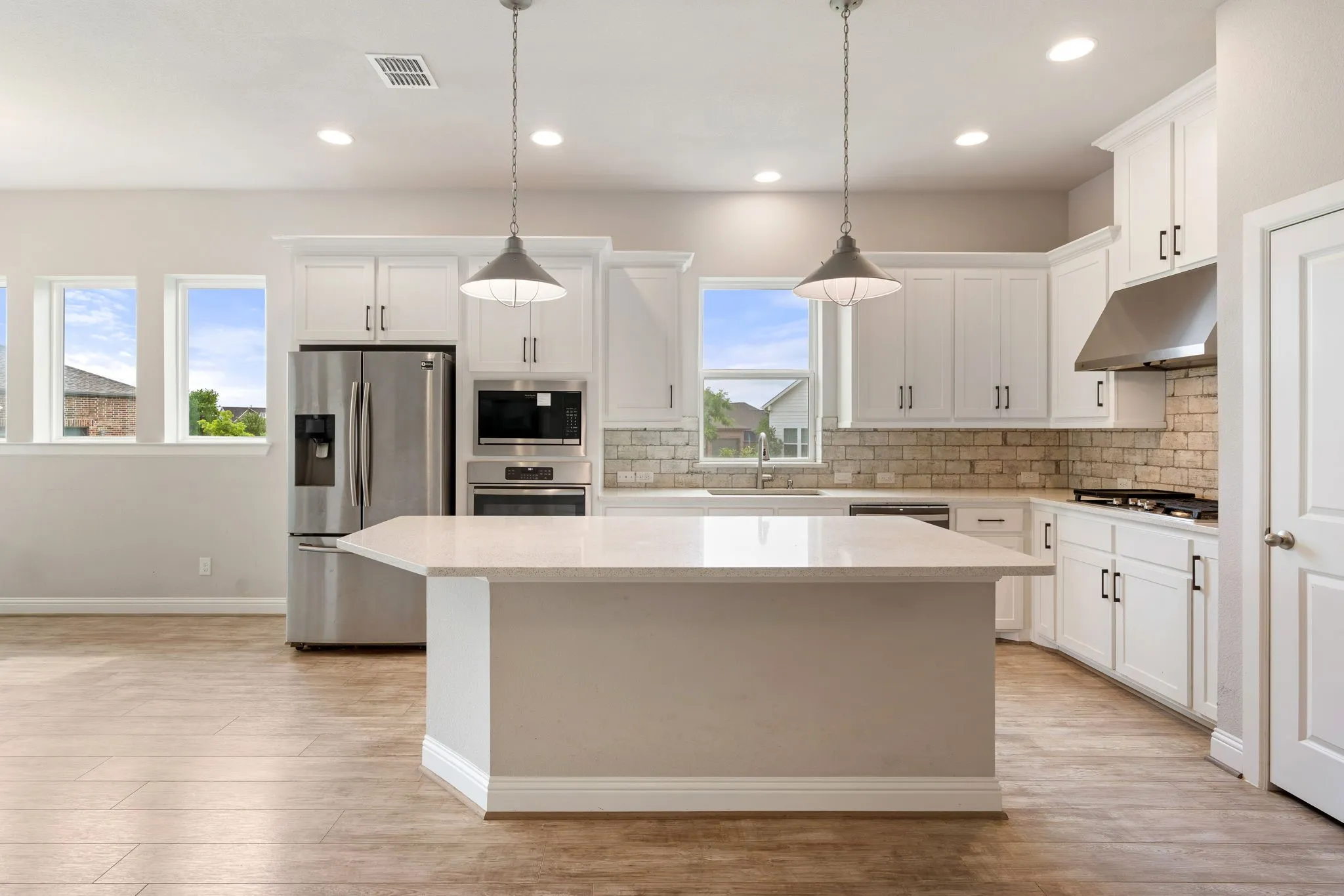 Single Family Residence For Sale in Dallas County , 8900 Homestead Boulevard, Rowlett, Texas 75089, 4 Bedroom, 2 Bathroom, 2 Garage spaces, 1,779 Sqft, built in 2017, mls#21392325, Real Estate Agent in Rowlett, Homes For Sale in Dallas county, Homes For Sale in Rowlett, Realtor in Rowlett Texas, Real Estate Brokerage Independent Realty Texas, Luminita Cordes Realtor