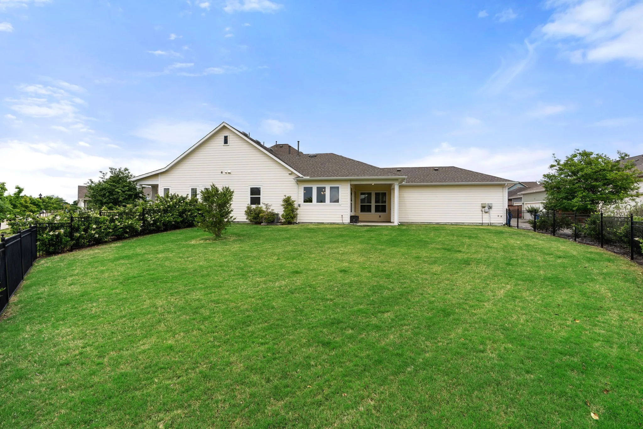 Single Family Residence For Sale in Dallas County , 8900 Homestead Boulevard, Rowlett, Texas 75089, 4 Bedroom, 2 Bathroom, 2 Garage spaces, 1,779 Sqft, built in 2017, mls#21392325, Real Estate Agent in Rowlett, Homes For Sale in Dallas county, Homes For Sale in Rowlett, Realtor in Rowlett Texas, Real Estate Brokerage Independent Realty Texas, Luminita Cordes Realtor